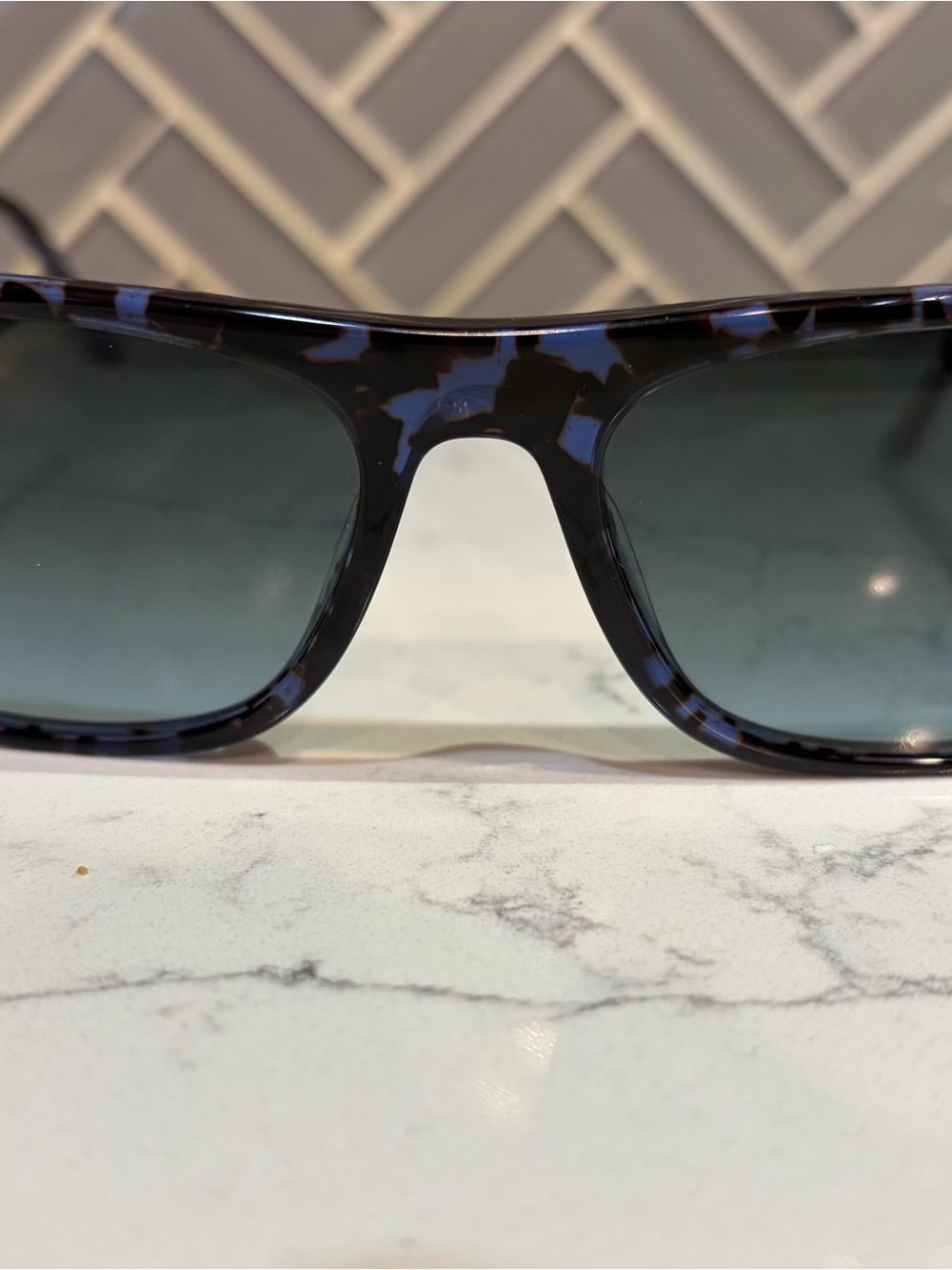 Woman’s polarized l, tortoise shell frame. Ray ban